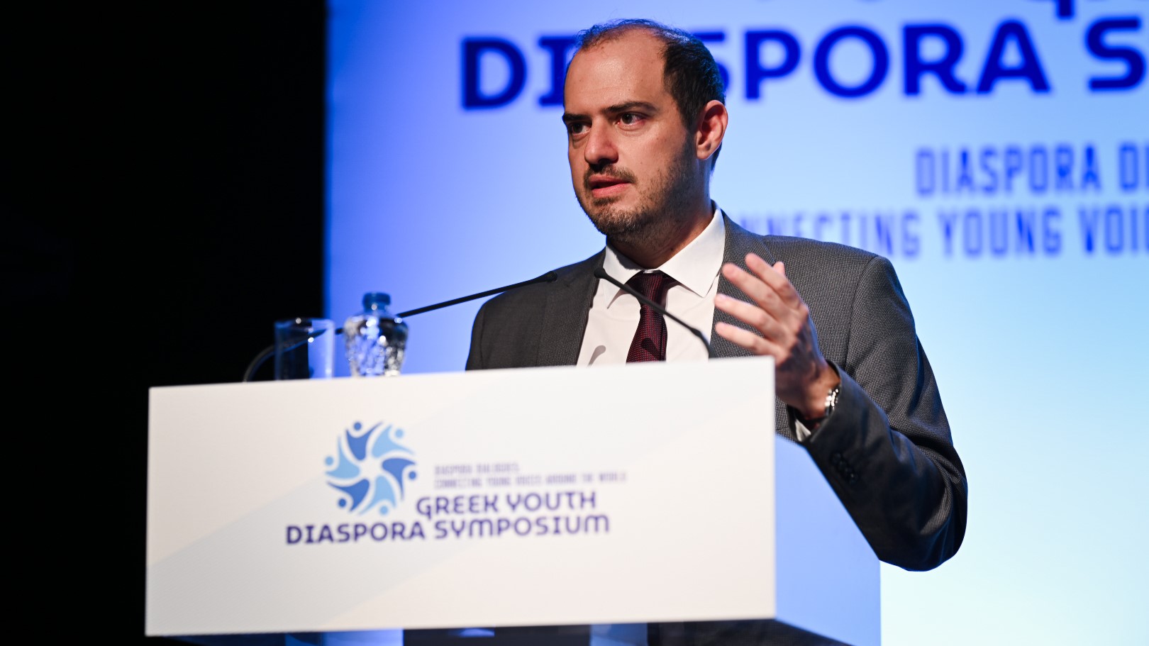 Discours du Secrétaire d’Etat aux Affaires étrangères, Giorgos Kotsiras, lors de la première conférence des jeunes de la diaspora – Greek Youth Diaspora Symposium « Dialogues de la diaspora : connecter les voix des jeunes à travers le monde » (Athènes, 27.11.2024)