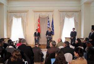 Rencontre du MAE, D. Droutsas avec le ministre des Affaires étrangères de la Turquie, A. Davutoglu