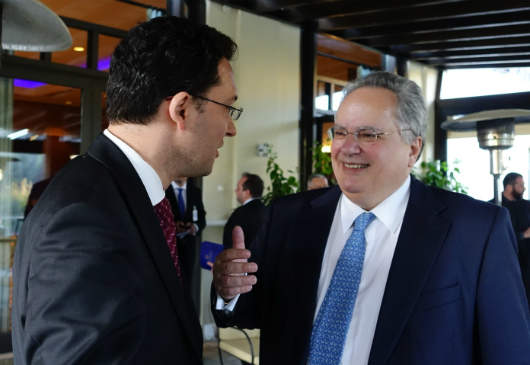 Rencontre bilatérale du ministre des Affaires étrangères, N. Kotzias avec son homologue, D. Mitov en marge de la réunion quadripartite à Thessalonique (21 avril 2016)