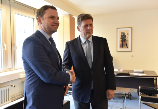 Entretien du ministre délégué aux Affaires étrangères, Miltiadis Varvitsiotis, avec le vice-Premier ministre  en charge des questions européennes de la République de Macédoine du Nord, Bujar Osmani (Bruxelles, 16.10.2019)