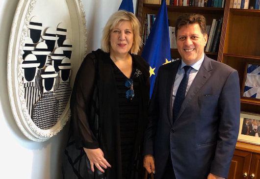 Rencontre du ministre délégué aux Affaires étrangères, M. Varvitsiotis, avec la Commissaire aux droits de l’homme du Conseil de l’Europe, Dunja Mijatovic, (Athènes, 30.10.2019)