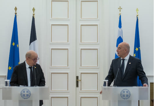 Déclaration du ministre des Affaires étrangères, Nikos Dendias, à l’issue de sa rencontre avec son homologue français Jean-Yves Le Drian (Athènes, 19.11.2021)