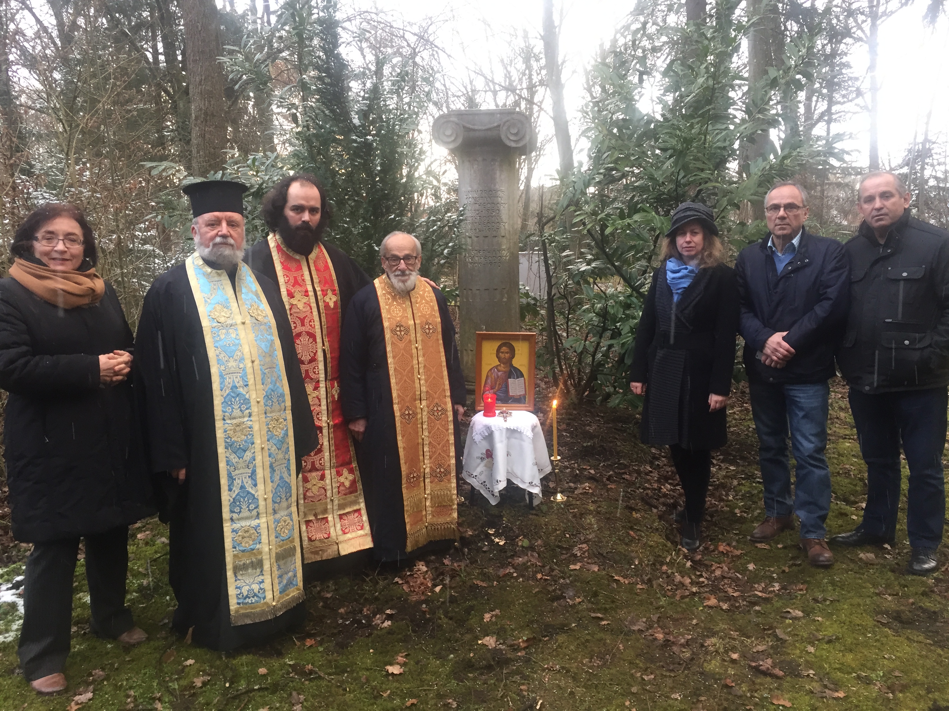 Eine Gedenkfeier Anwesenheit der Generalkonsulin Frau Panagiota Constantinopoulou fand am Sonntag 04.02.2018 in Waldfriedhof München zur Erinnerung der international berühmte grieche Mathematiker Konstantinos Karatheodori statt