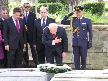 H.E The President of the Hellenic Republic Mr. Karolos Papoulias paying his respects to the tombs of the οfficers of the Submarine “Glafkos”, who lost their lives in Malta in 1942